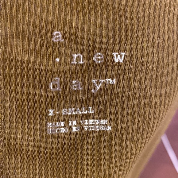 A New Day olive army green shortsleeve ribbed mock turtleneck business casual XS - Picture 8 of 8